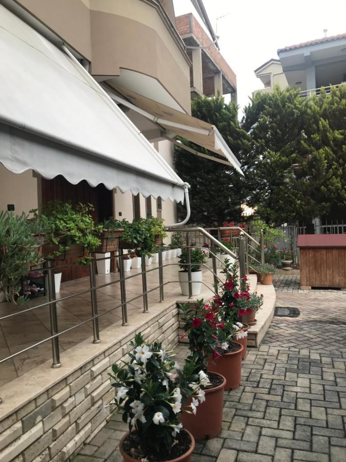 Guest House Il Palazzo Дуррес Екстер'єр фото
