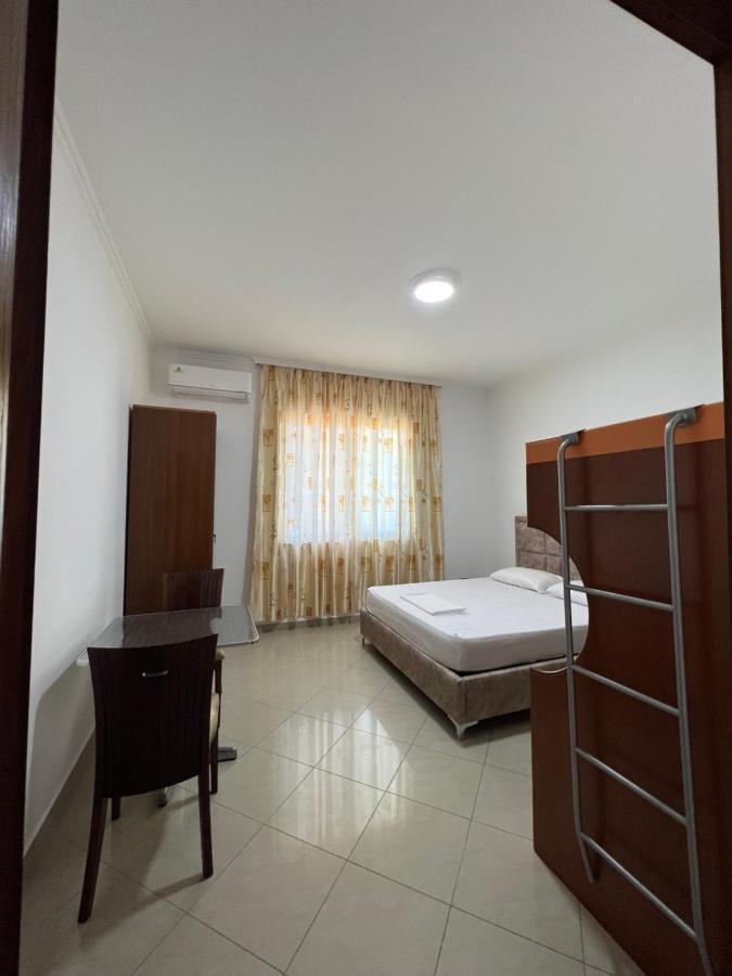 Guest House Il Palazzo Дуррес Екстер'єр фото
