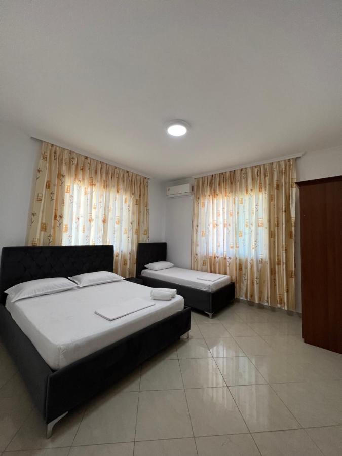 Guest House Il Palazzo Дуррес Екстер'єр фото
