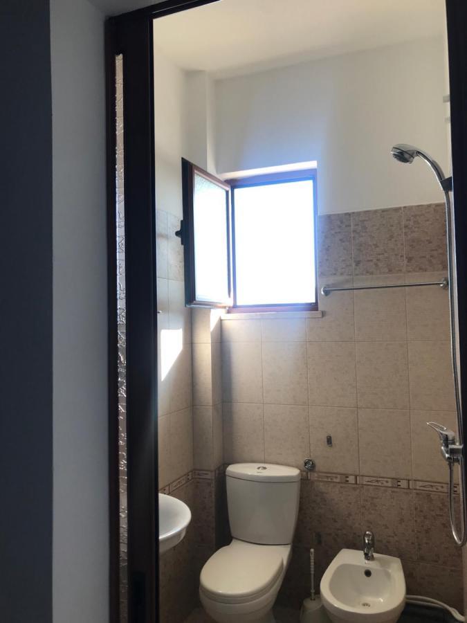 Guest House Il Palazzo Дуррес Екстер'єр фото